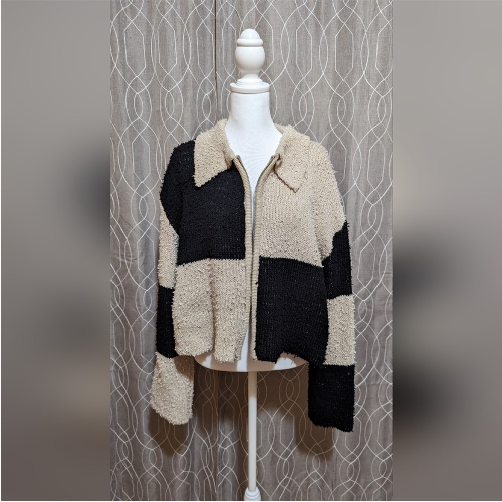 Checkered slightly cropped sweater